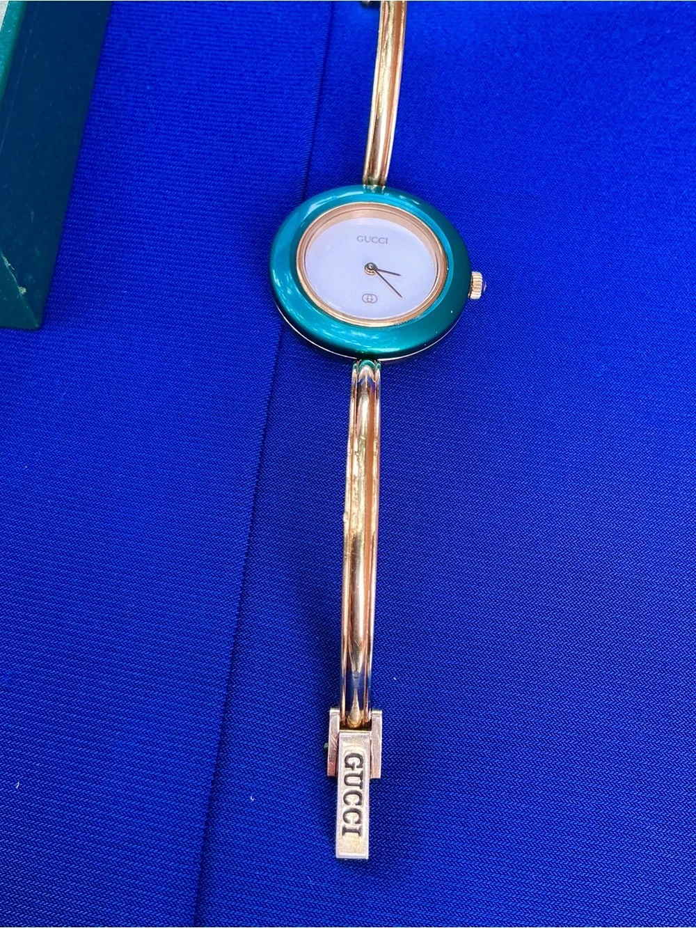 Authentic GUCCI bangle watch with Interchangeable Bezels❤️💙💛💚🖤